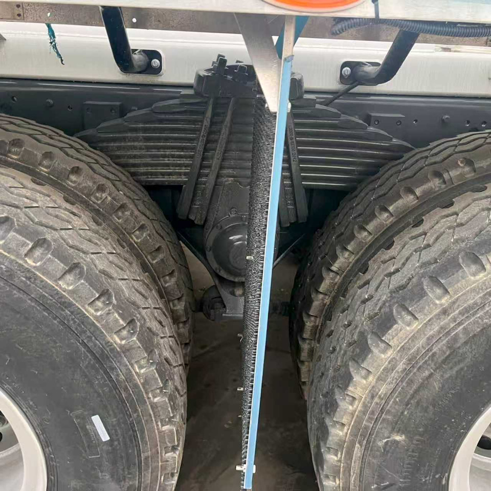 SINOTRUK HOWO TX350 EURO V Stage 5 - Concrete mixer truck: picture 5 SINOTRUK HOWO TX350 EURO V Stage 5 - Concrete mixer truck: picture 5