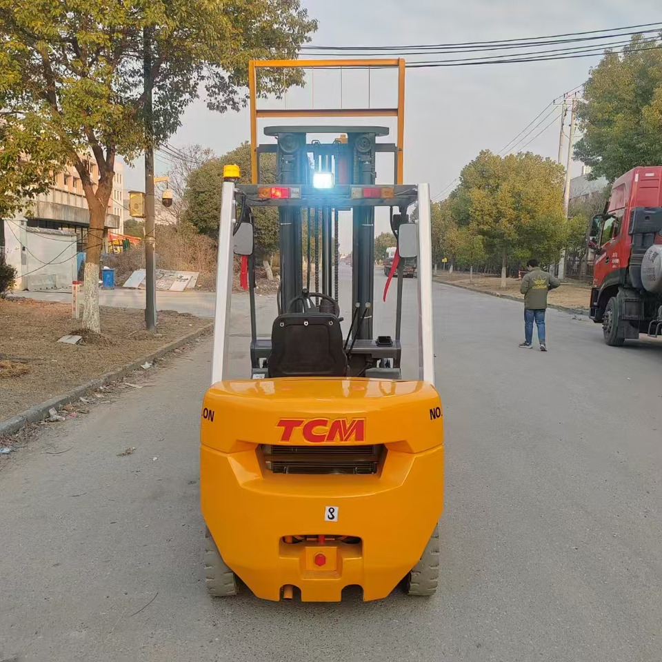 TCM FD 30 THREE FRAME STAGES - Diesel forklift: picture 1 TCM FD 30 THREE FRAME STAGES - Diesel forklift: picture 1