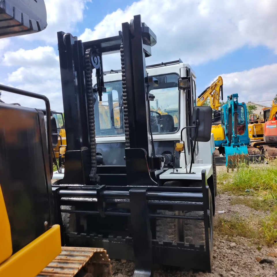 TCM FD100 10 TON - Reach stacker: picture 3 TCM FD100 10 TON - Reach stacker: picture 3