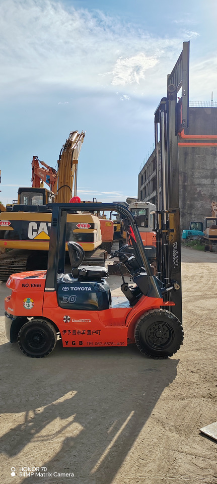 TOYOTA FD30 - Forklift: picture 5 TOYOTA FD30 - Forklift: picture 5
