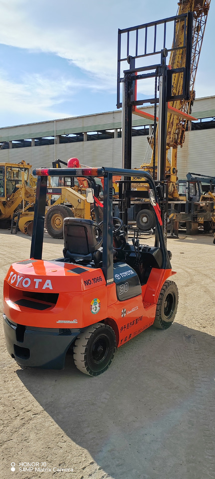 TOYOTA FD30 - Forklift: picture 4 TOYOTA FD30 - Forklift: picture 4