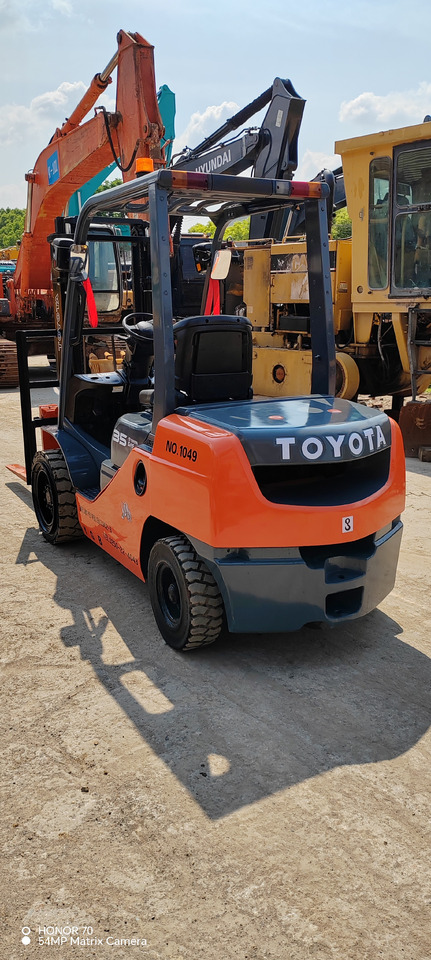 TOYOTA FD35 - Diesel forklift: picture 3 TOYOTA FD35 - Diesel forklift: picture 3
