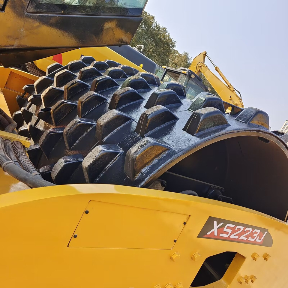 XCMG XS 223J WITH SHEEP FOOT PAD - Road roller: picture 4 XCMG XS 223J WITH SHEEP FOOT PAD - Road roller: picture 4