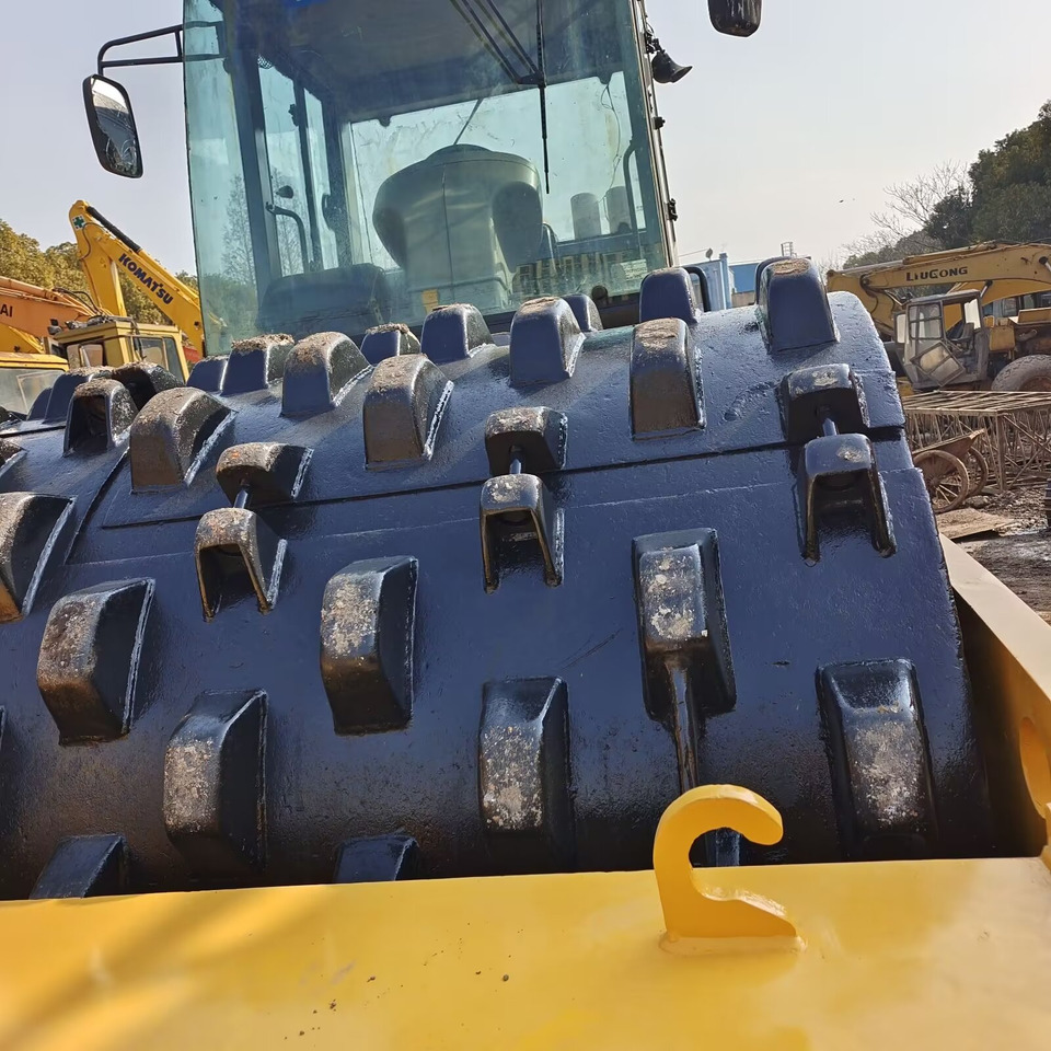 XCMG XS 223J WITH SHEEP FOOT PAD - Road roller: picture 2 XCMG XS 223J WITH SHEEP FOOT PAD - Road roller: picture 2