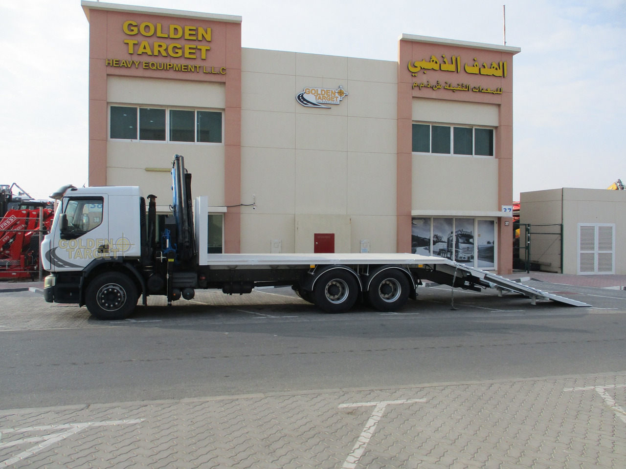 Crane truck RENAULT Kerax 380 6×4 Crane Truck: picture 7