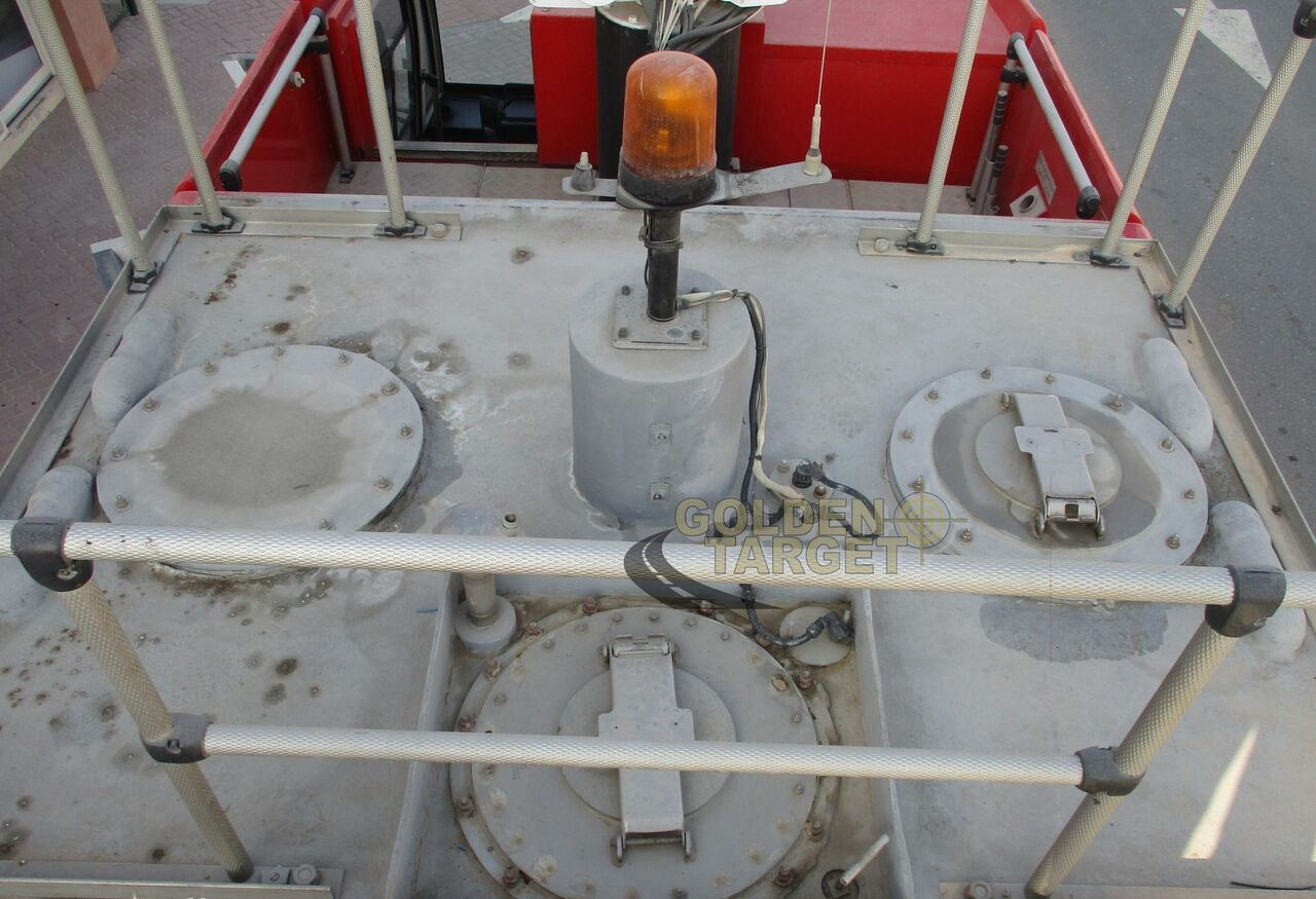 Fire truck Reynold Boughton Barracuda 4x4 Airport Fire Truck: picture 15