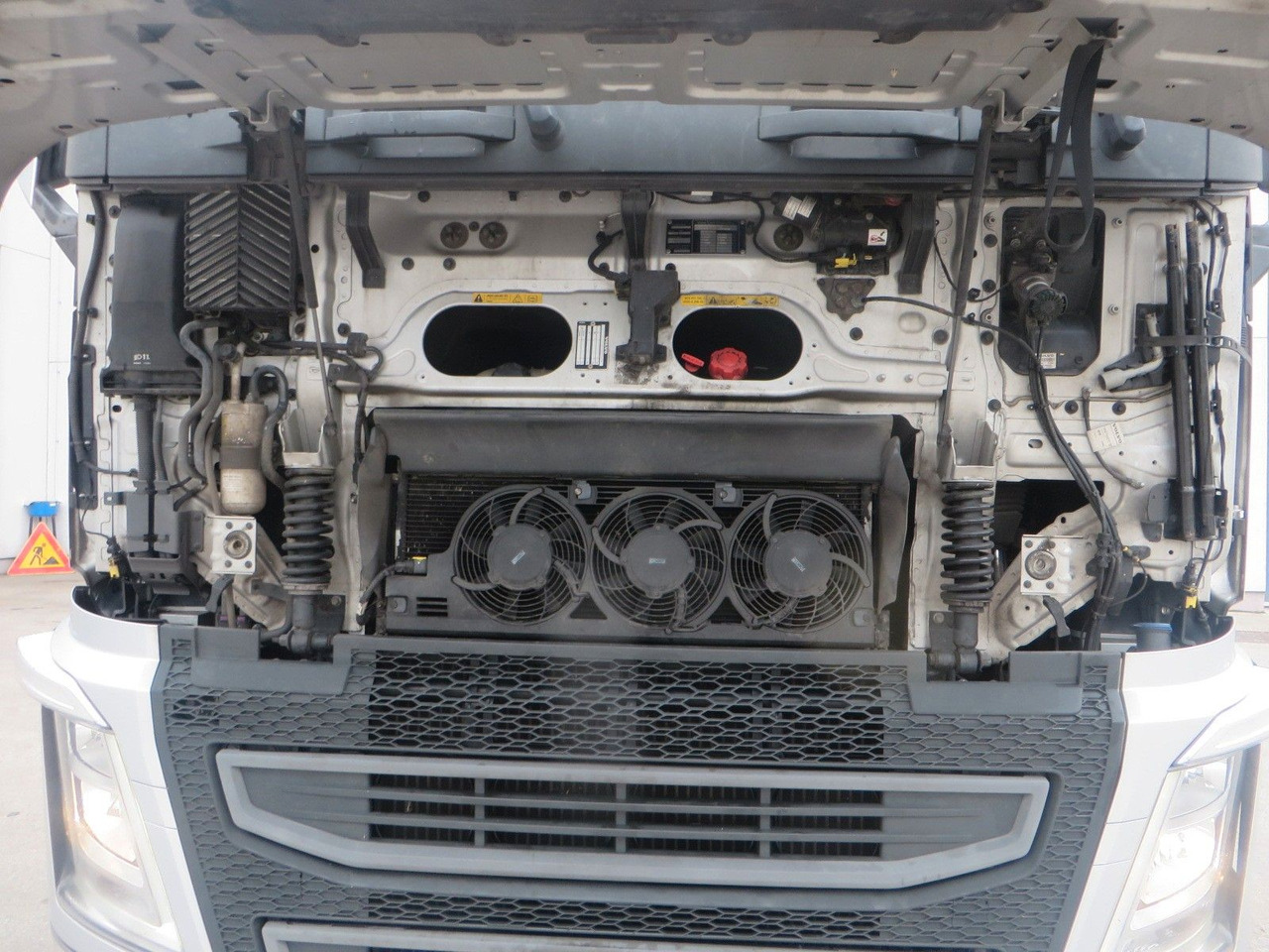 Volvo FH460 4x2Tractor - Tractor unit: picture 5 Volvo FH460 4x2Tractor - Tractor unit: picture 5