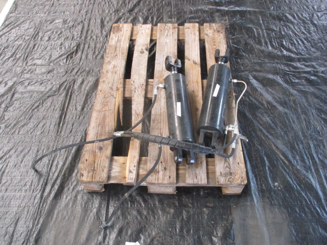 New Holland 84408341 Hydraulikzylinder - Attachment for Farm tractor: picture 1 New Holland 84408341 Hydraulikzylinder - Attachment for Farm tractor: picture 1