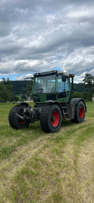 Farm tractor Fendt Xylon: picture 1