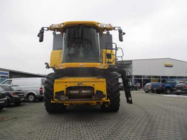 New Holland CR 9060 Elevation - Combine harvester: picture 1 New Holland CR 9060 Elevation - Combine harvester: picture 1