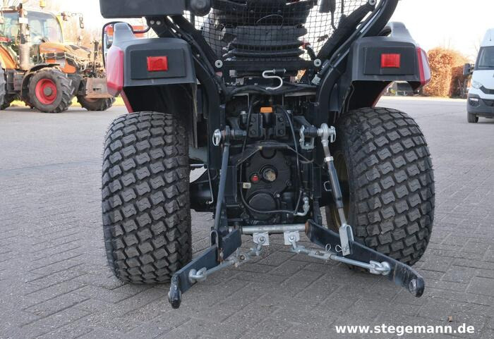 Yanmar SA221 - Farm tractor: picture 5 Yanmar SA221 - Farm tractor: picture 5