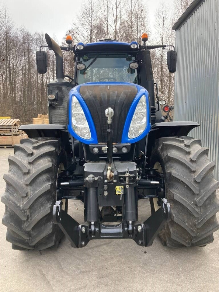 New Holland T 8.320 AC - Farm tractor: picture 5 New Holland T 8.320 AC - Farm tractor: picture 5