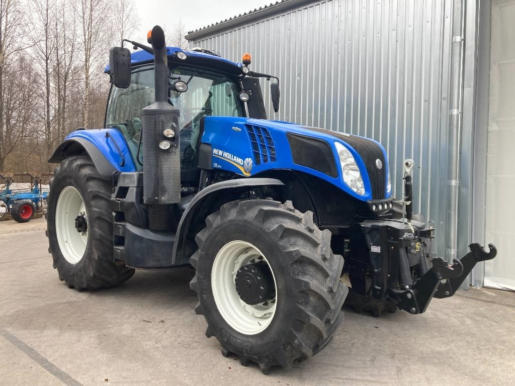New Holland T 8.320 AC - Farm tractor: picture 1 New Holland T 8.320 AC - Farm tractor: picture 1