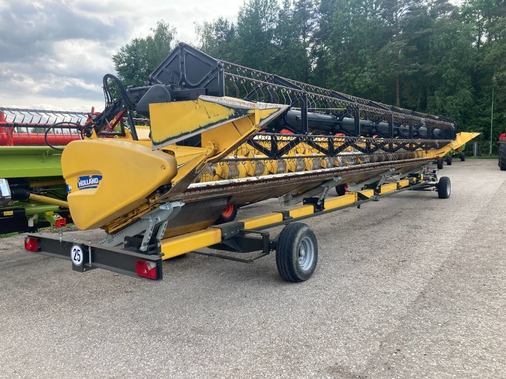 New Holland Varifeed 41V - Harvester attachment: picture 1 New Holland Varifeed 41V - Harvester attachment: picture 1