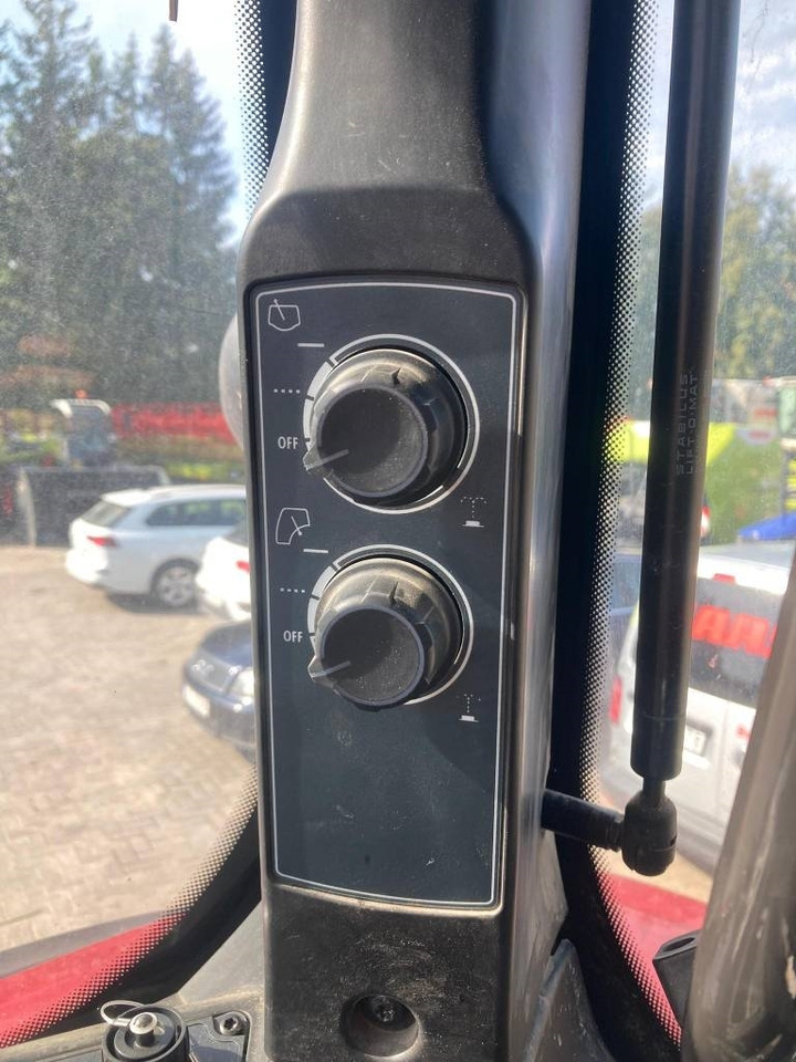 Farm tractor Valtra T 254 V: picture 12