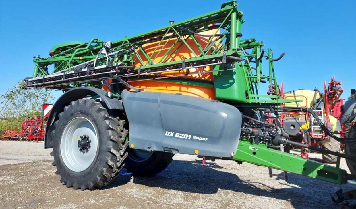 Amazone UX 6201 Super - 24-30-36m - Trailed sprayer: picture 1 Amazone UX 6201 Super - 24-30-36m - Trailed sprayer: picture 1