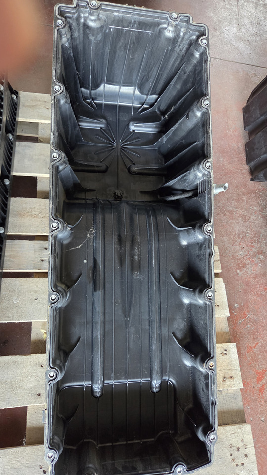 MERCEDES-BENZ ACTROS MP4 A4700105513 - Oil pan: picture 4 MERCEDES-BENZ ACTROS MP4 A4700105513 - Oil pan: picture 4