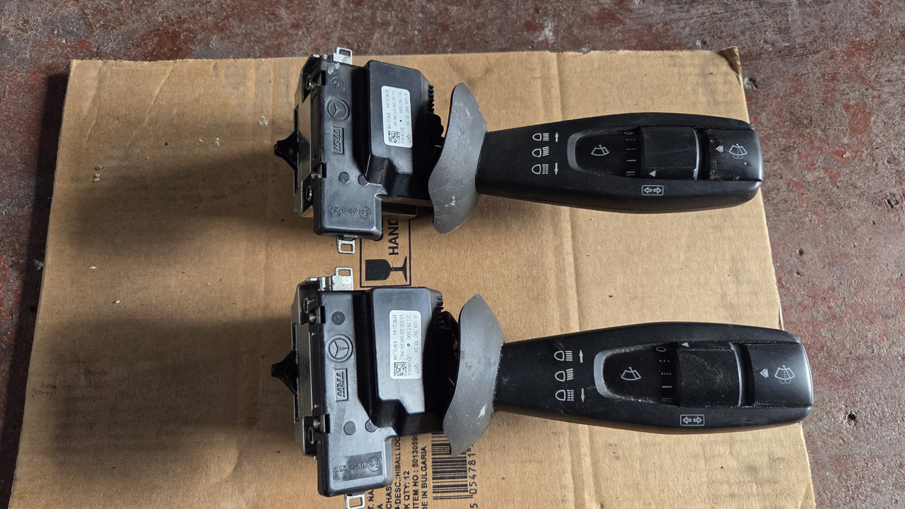 MERCEDES-BENZ ACTROS MP4 - Steering column switch for Truck: picture 1 MERCEDES-BENZ ACTROS MP4 - Steering column switch for Truck: picture 1