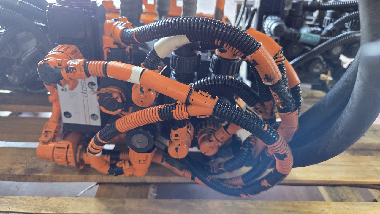 MERCEDES-BENZ STEERING UNIT - Steering wheel: picture 3 MERCEDES-BENZ STEERING UNIT - Steering wheel: picture 3