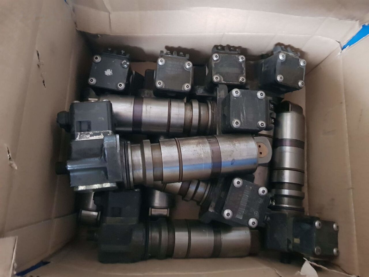 Mercedes-Benz ATEGO,ACTROS truck - Fuel pump for Truck: picture 1 Mercedes-Benz ATEGO,ACTROS truck - Fuel pump for Truck: picture 1