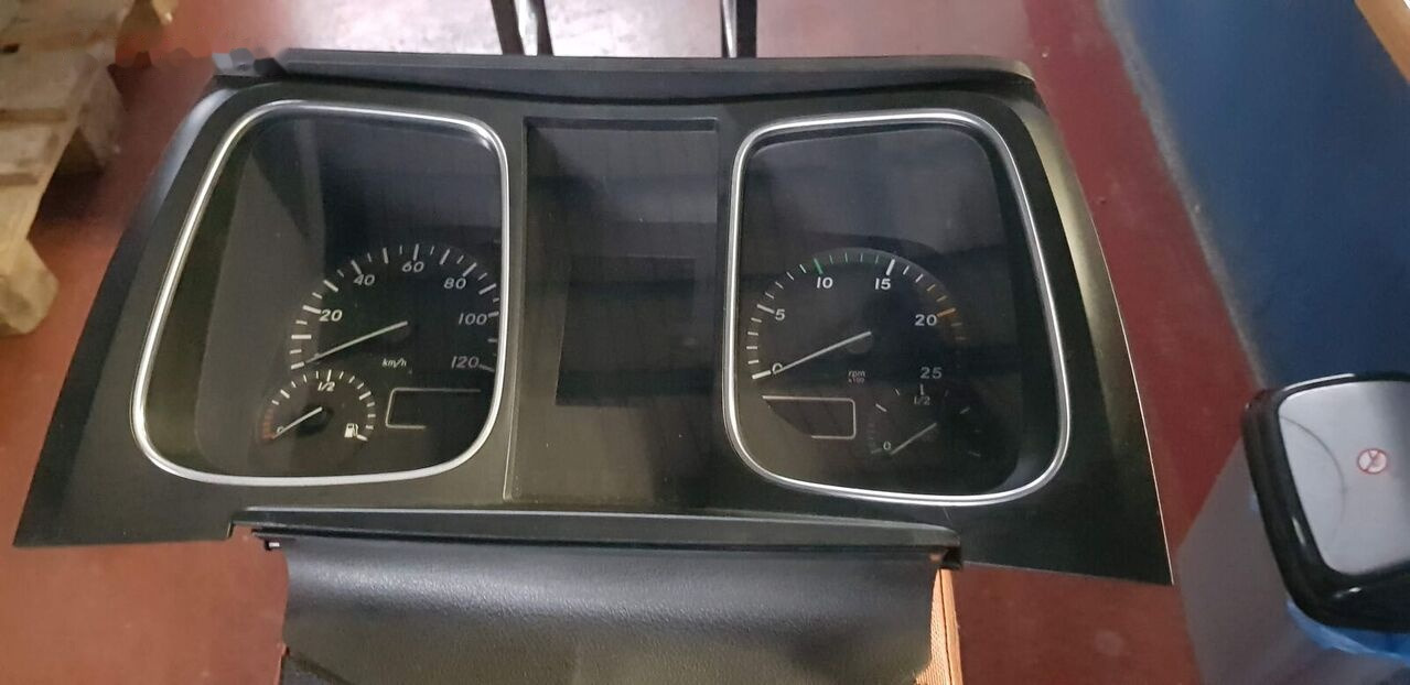 Mercedes-Benz INSTRUMENT PANEL ACTROS EURO 6 Mercedes-Benz ACTROS MP4 - Dashboard for Truck: picture 2 Mercedes-Benz INSTRUMENT PANEL ACTROS EURO 6 Mercedes-Benz ACTROS MP4 - Dashboard for Truck: picture 2