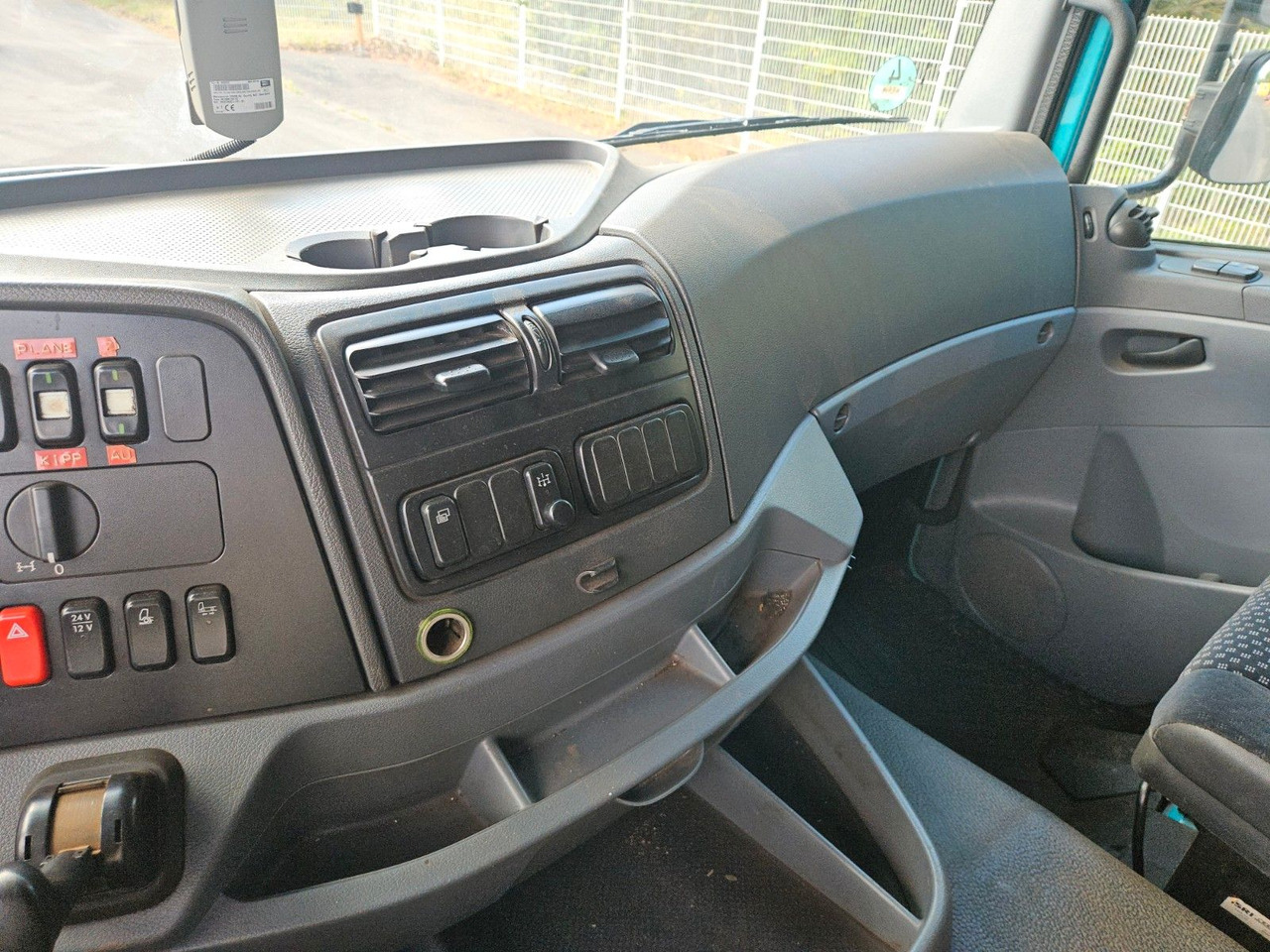 Tractor unit Mercedes-Benz Axor 1843 4x2 mit Kipphydraulik: picture 9