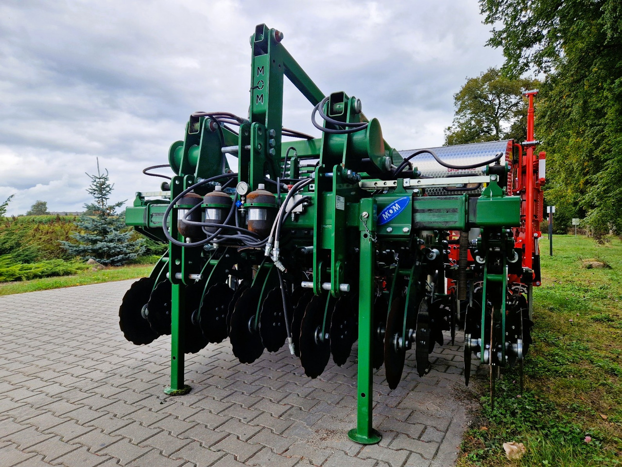 MASCHIO GASPARDO + Moretto MOM MAGA 6R + Strip Hawk - Precision sowing machine: picture 4 MASCHIO GASPARDO + Moretto MOM MAGA 6R + Strip Hawk - Precision sowing machine: picture 4