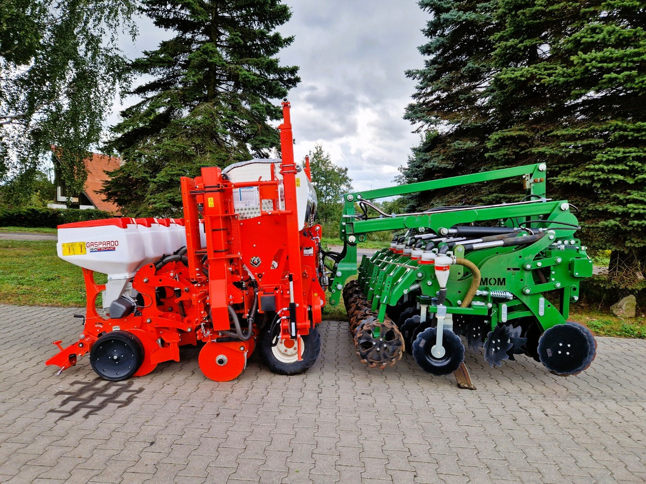 MASCHIO GASPARDO + Moretto MOM MAGA 6R + Strip Hawk - Precision sowing machine: picture 1 MASCHIO GASPARDO + Moretto MOM MAGA 6R + Strip Hawk - Precision sowing machine: picture 1