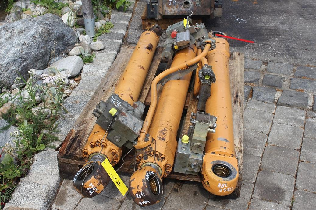 Case 788 LC - Hydraulic cylinder for Construction machinery: picture 4 Case 788 LC - Hydraulic cylinder for Construction machinery: picture 4
