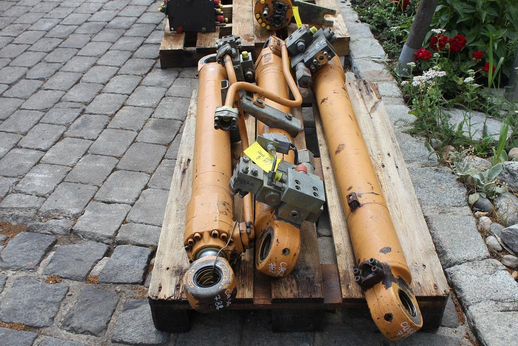 Case 788 LC - Hydraulic cylinder for Construction machinery: picture 3 Case 788 LC - Hydraulic cylinder for Construction machinery: picture 3