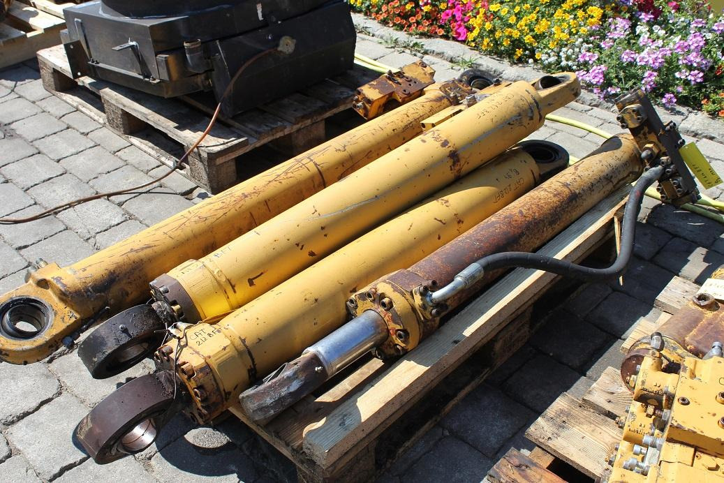 Caterpillar 212 BFT - Hydraulic cylinder for Construction machinery: picture 4 Caterpillar 212 BFT - Hydraulic cylinder for Construction machinery: picture 4
