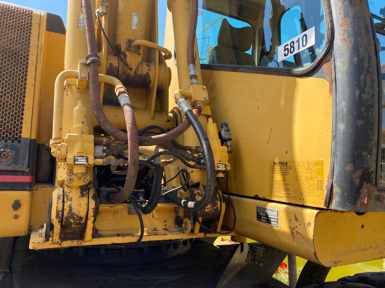 Wheel excavator Caterpillar M 312: picture 7