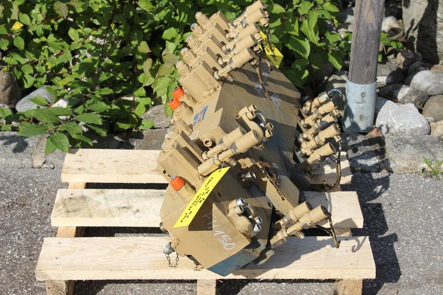 Fiat-Hitachi FH 150 - Hydraulic valve for Construction machinery: picture 2 Fiat-Hitachi FH 150 - Hydraulic valve for Construction machinery: picture 2