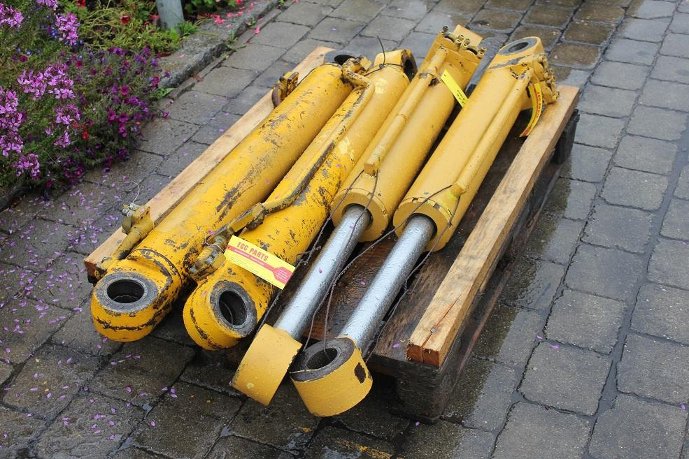 Hanomag D 400 - Hydraulic cylinder for Construction machinery: picture 5 Hanomag D 400 - Hydraulic cylinder for Construction machinery: picture 5