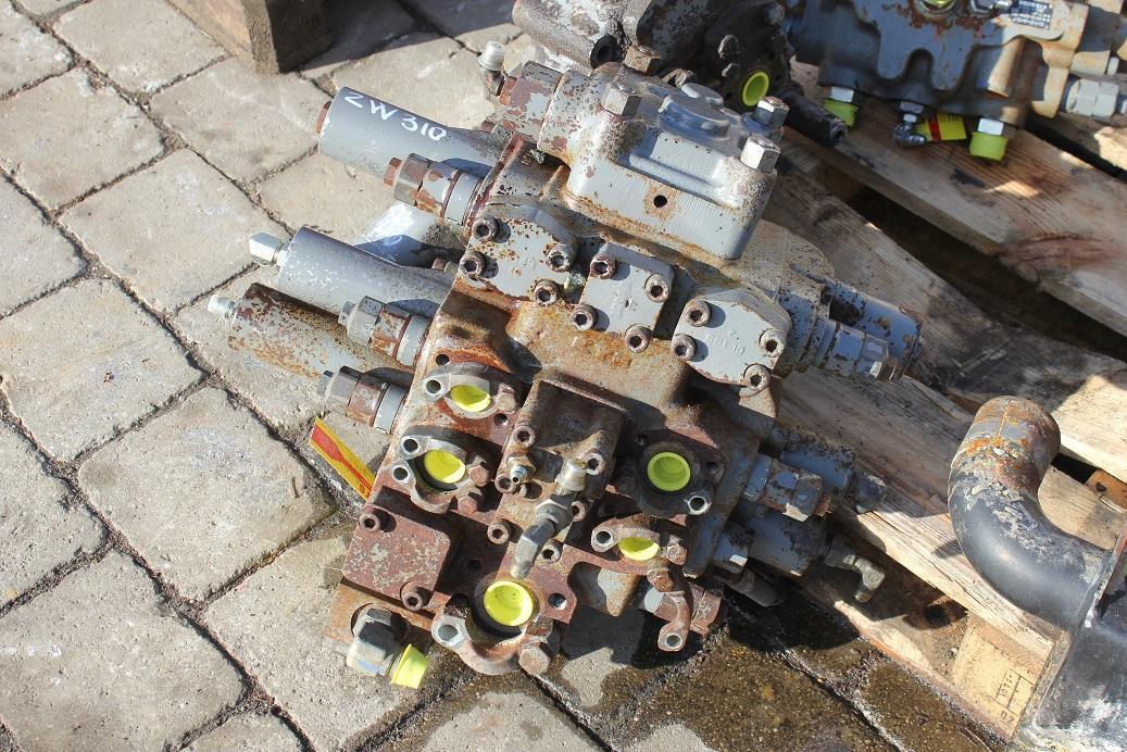 Hitachi ZW 310 - Hydraulic valve for Construction machinery: picture 3 Hitachi ZW 310 - Hydraulic valve for Construction machinery: picture 3