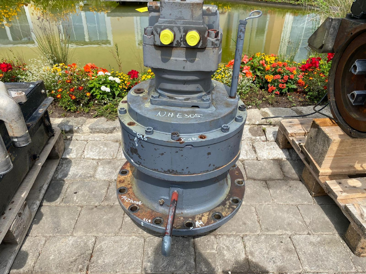 Holland E 305 - Swing motor for Construction machinery: picture 3 Holland E 305 - Swing motor for Construction machinery: picture 3