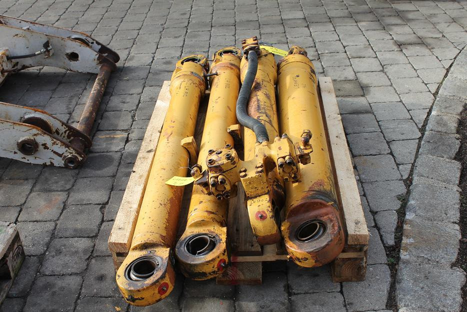Liebherr 902 - Hydraulic cylinder for Construction machinery: picture 3 Liebherr 902 - Hydraulic cylinder for Construction machinery: picture 3