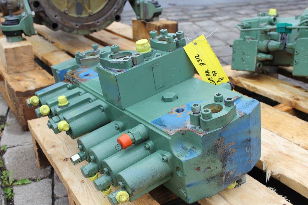 Liebherr A312 - Hydraulic valve for Construction machinery: picture 3 Liebherr A312 - Hydraulic valve for Construction machinery: picture 3