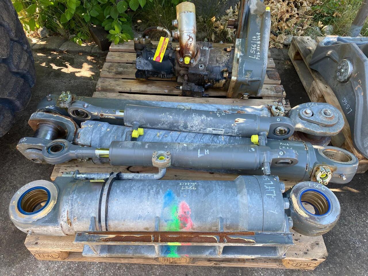 Liebherr L 566 - Hydraulic cylinder for Construction machinery: picture 3 Liebherr L 566 - Hydraulic cylinder for Construction machinery: picture 3