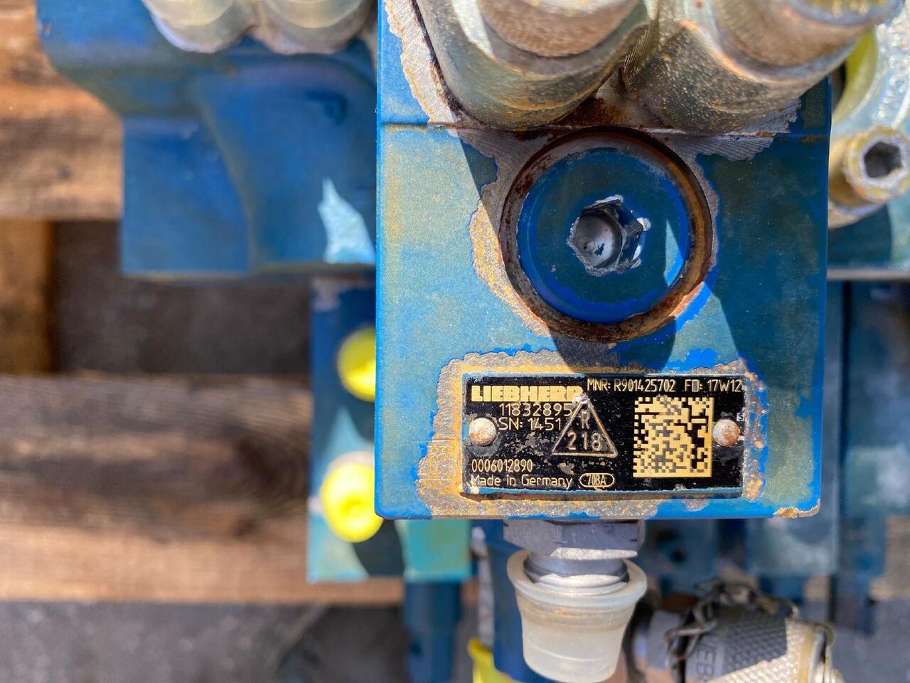 Liebherr L 566 - Hydraulic valve for Construction machinery: picture 5 Liebherr L 566 - Hydraulic valve for Construction machinery: picture 5