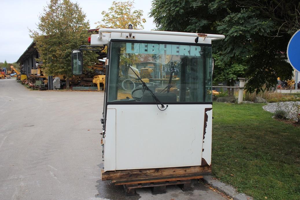 Liebherr L 574 - Cab for Wheel loader: picture 2 Liebherr L 574 - Cab for Wheel loader: picture 2