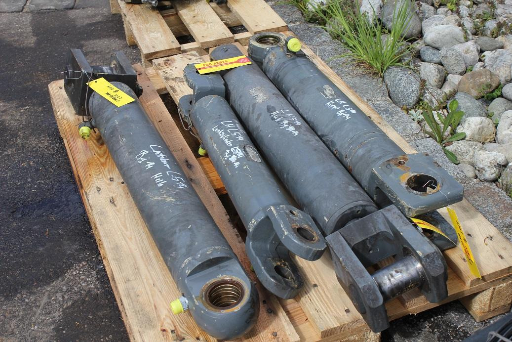 Liebherr L514 - Hydraulic cylinder for Construction machinery: picture 4 Liebherr L514 - Hydraulic cylinder for Construction machinery: picture 4