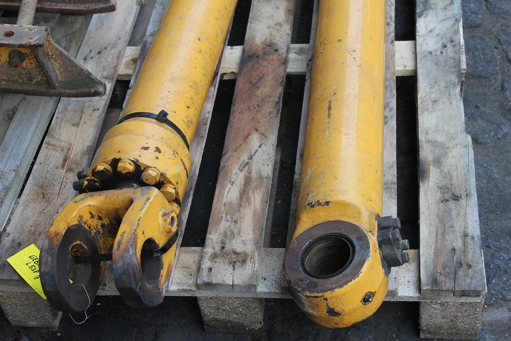 Liebherr L538 - Hydraulic cylinder for Construction machinery: picture 2 Liebherr L538 - Hydraulic cylinder for Construction machinery: picture 2