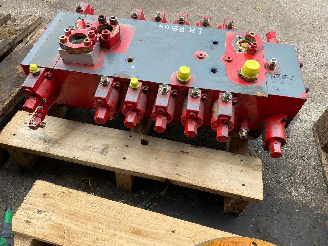 Liebherr R 904 - Hydraulic valve for Construction machinery: picture 2 Liebherr R 904 - Hydraulic valve for Construction machinery: picture 2