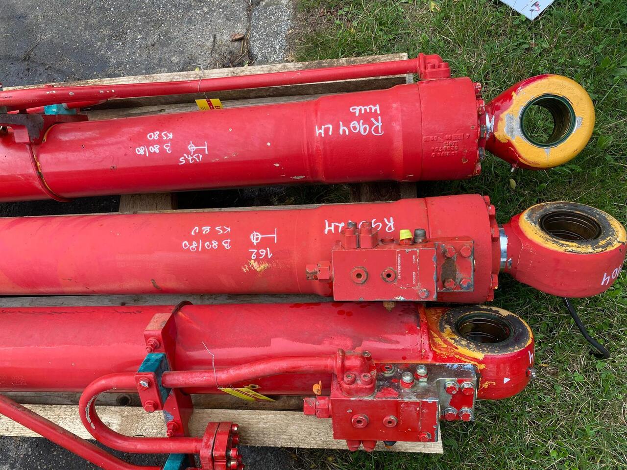 Hydraulic cylinder for Construction machinery Liebherr R 904 LIT: picture 9 Hydraulic cylinder for Construction machinery Liebherr R 904 LIT: picture 9