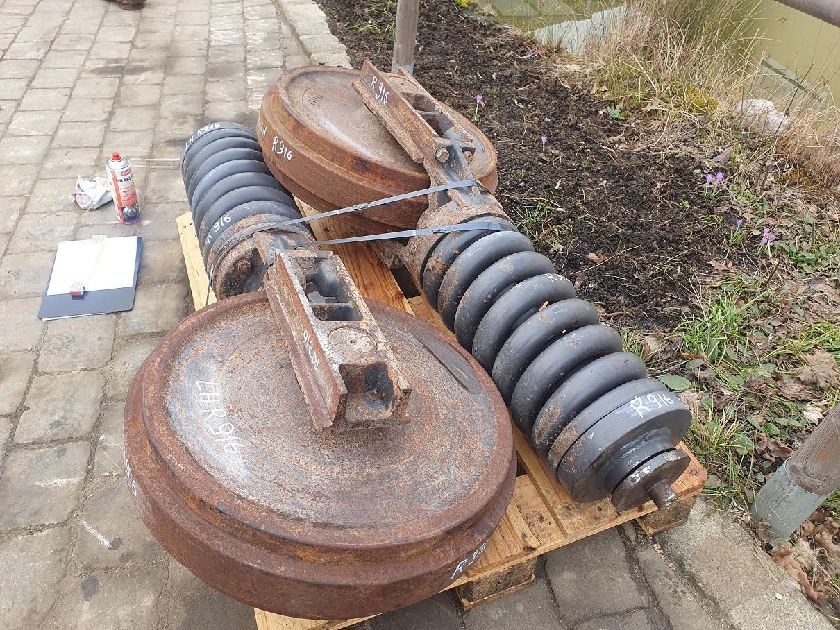 Liebherr R 916 - Track roller for Construction machinery: picture 2 Liebherr R 916 - Track roller for Construction machinery: picture 2