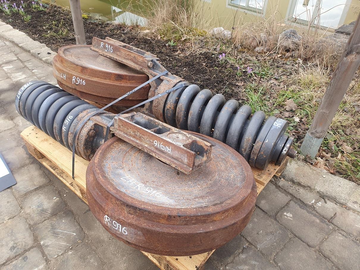 Liebherr R 916 - Track roller for Construction machinery: picture 1 Liebherr R 916 - Track roller for Construction machinery: picture 1