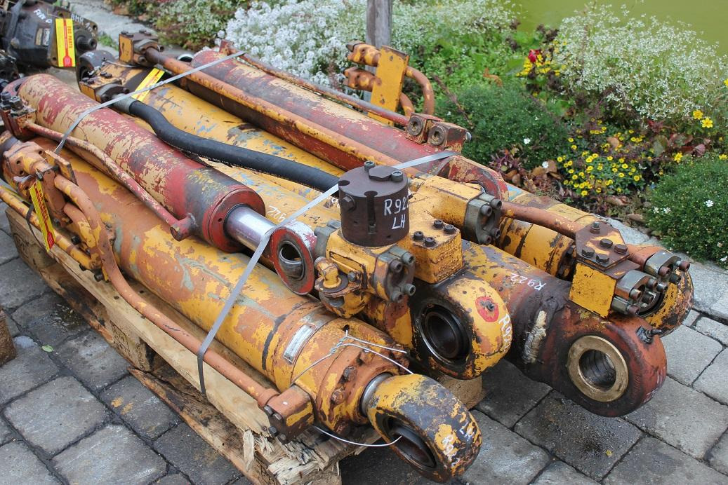 Liebherr R 922 - Hydraulic cylinder for Construction machinery: picture 1 Liebherr R 922 - Hydraulic cylinder for Construction machinery: picture 1