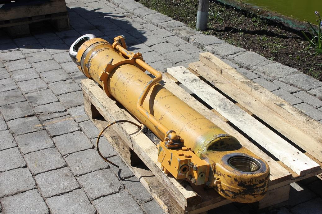 Liebherr R 924 HDSL LIT - Hydraulic cylinder for Construction machinery: picture 2 Liebherr R 924 HDSL LIT - Hydraulic cylinder for Construction machinery: picture 2
