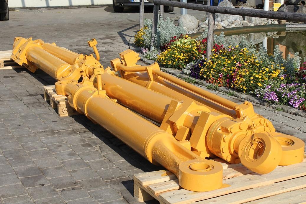 Liebherr R 974 LIT - Hydraulic cylinder for Construction machinery: picture 1 Liebherr R 974 LIT - Hydraulic cylinder for Construction machinery: picture 1